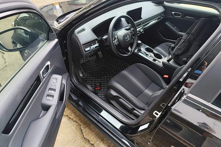 Used Honda Civic 2023 HATCHBACK 240TURBO CVT Extreme Edition Driver Seat