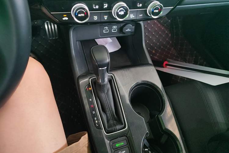 Used Honda Civic 2023 HATCHBACK 240TURBO CVT Extreme Edition Gear Lever