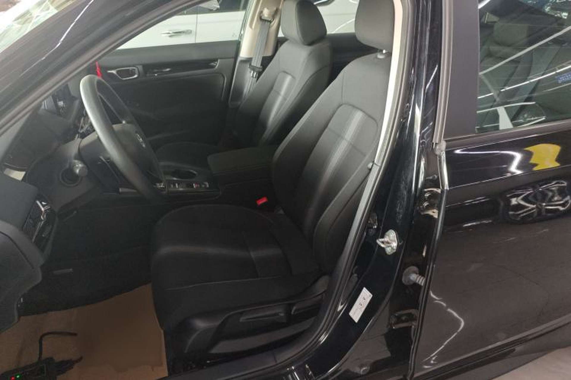Used Honda Civic 2023 HATCHBACK 2.0L eHEV Extreme Edition Left Front Seat