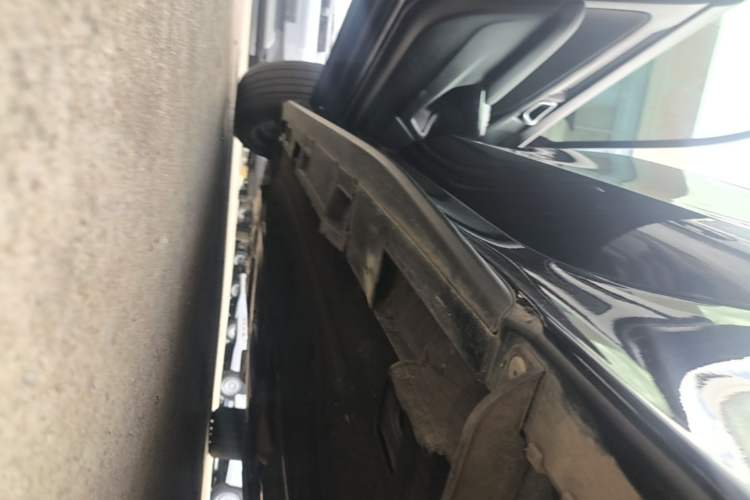 Used Honda Civic 2023 HATCHBACK 240TURBO CVT Extreme Edition Left Side Sill