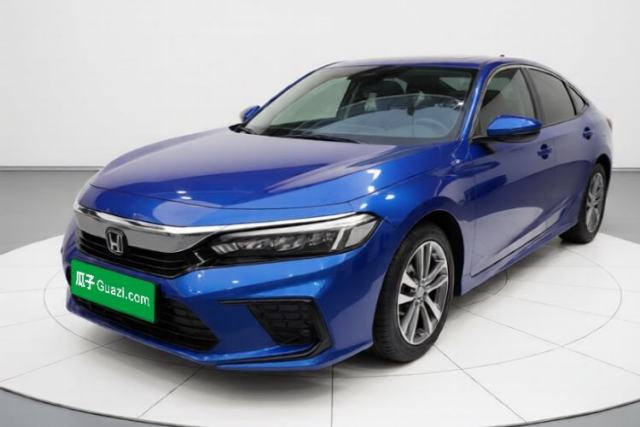 Ojetý Honda Civic 2023 240TURBO CVT Dynamic · Center Stage Special Edition