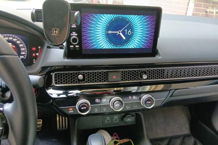 Used Honda Civic 2023 240TURBO CVT Dynamic Edition Audio And AC Panel