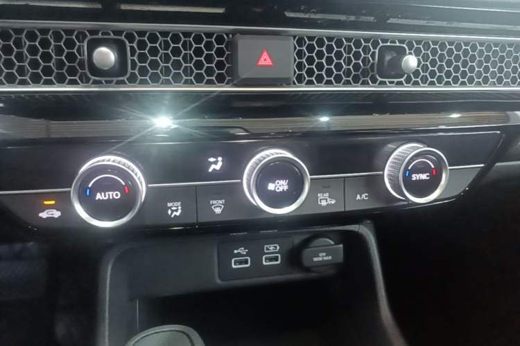 Used Honda Civic 2023 240TURBO CVT Dynamic Edition Audio And AC Panel