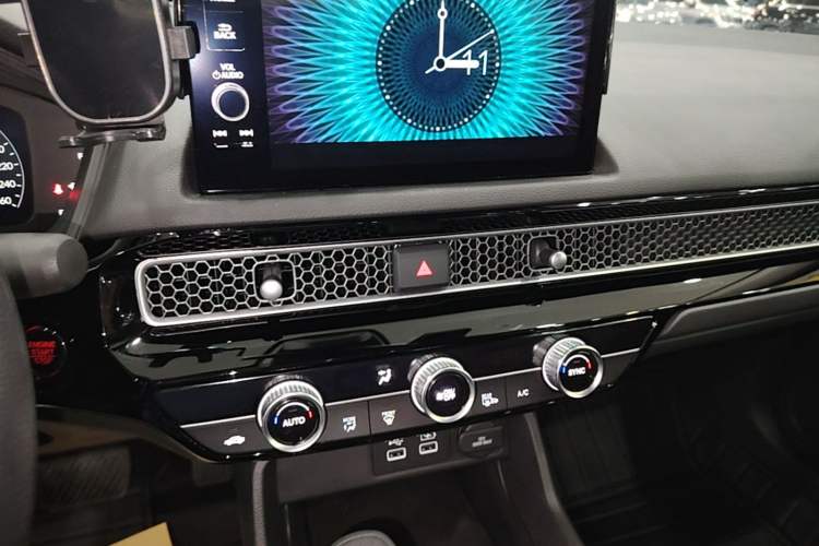 Used Honda Civic 2023 240TURBO CVT Dynamic Edition Audio And AC Panel