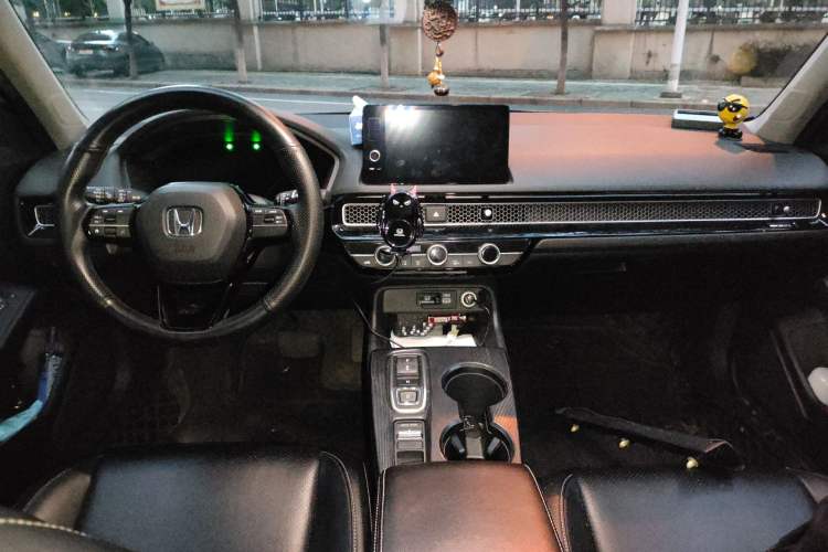 Used Honda Civic 2023 2.0L eHEV Pioneer Edition Center Console