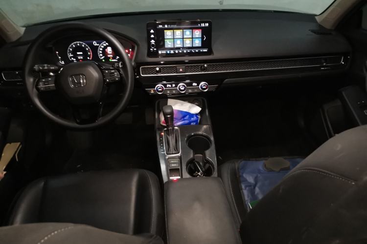 Used Honda Civic 2023 240TURBO CVT Dynamic Edition Center Console
