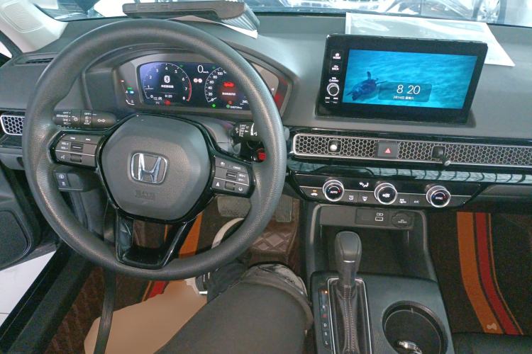 Used Honda Civic 2023 240TURBO CVT Dynamic Edition Center Console