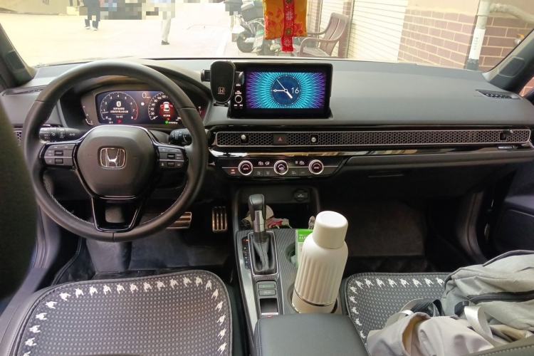 Used Honda Civic 2023 240TURBO CVT Dynamic Edition Center Console