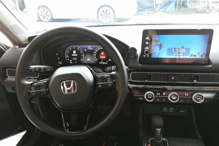 Used Honda Civic 2023 240TURBO CVT Dynamic · Center Stage Special Edition Center Console