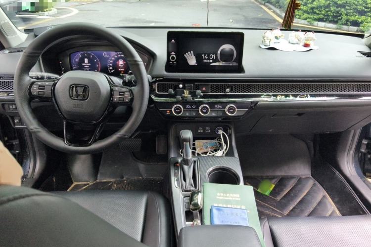 Used Honda Civic 2023 240TURBO CVT Dynamic Edition Center Console