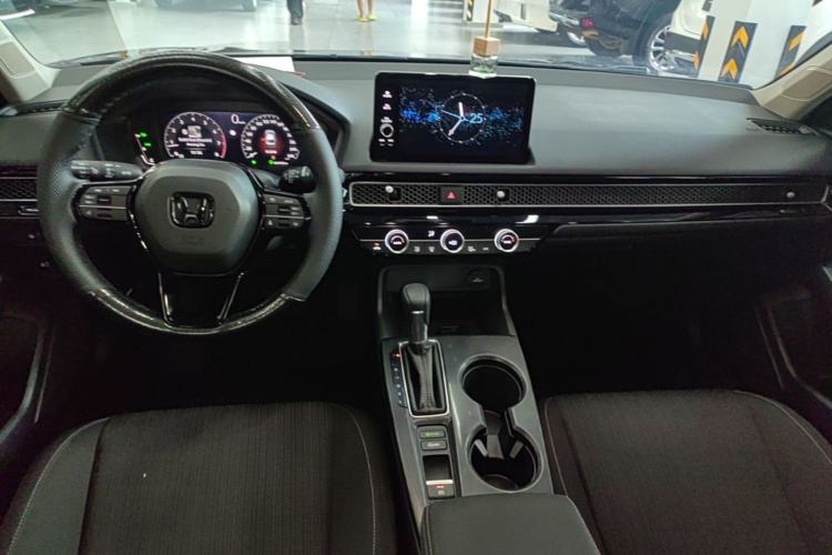 Used Honda Civic 2023 240TURBO CVT Dynamic Edition Center Console