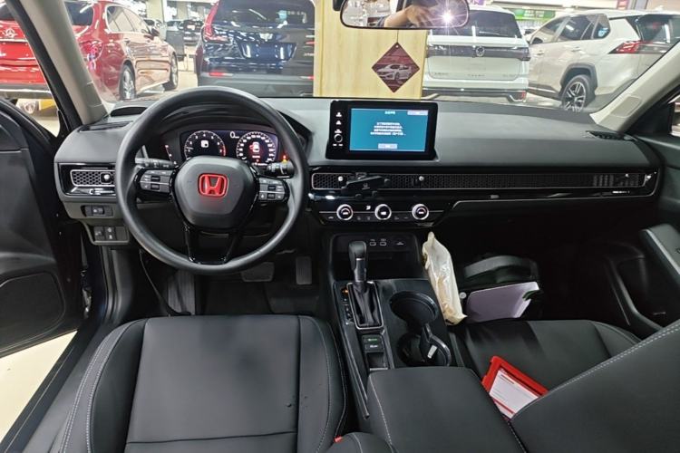 Used Honda Civic 2023 240TURBO CVT Dynamic Edition Center Console