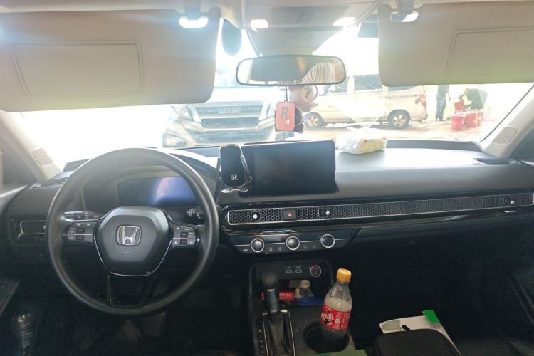 Used Honda Civic 2023 240TURBO CVT Dynamic Edition Center Console