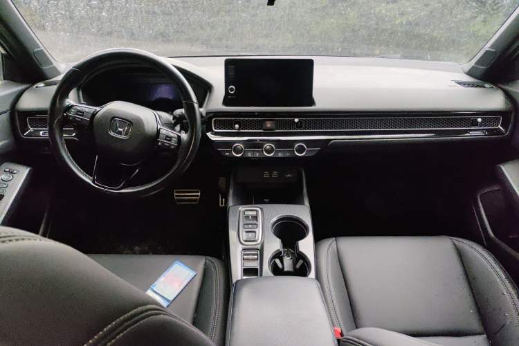 Used Honda Civic 2023 2.0L eHEV Sharp Edition Center Console