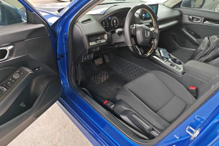 Used Honda Civic 2023 240TURBO CVT Dynamic · Center Stage Special Edition Driver Seat