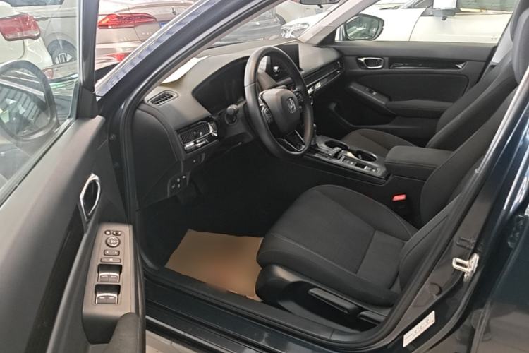 Used Honda Civic 2023 240TURBO CVT Dynamic · Center Stage Special Edition Driver Seat