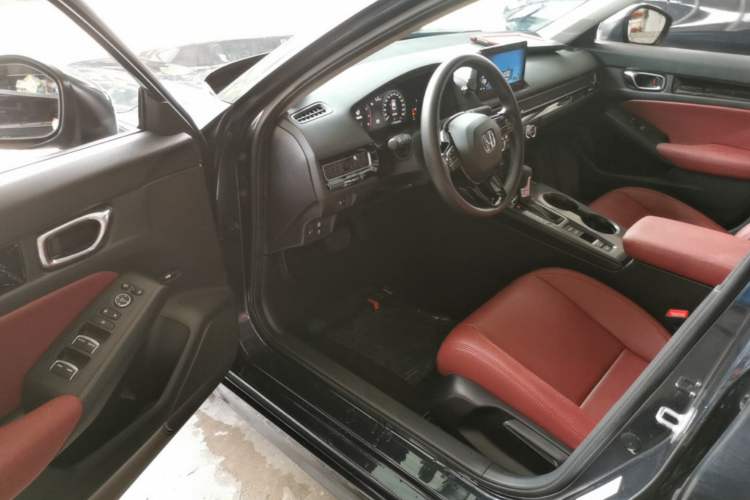 Used Honda Civic 2023 240TURBO CVT Dynamic · Center Stage Special Edition Driver Seat