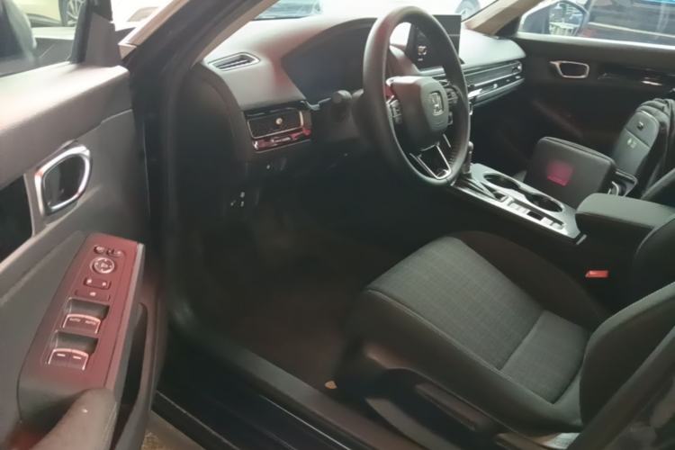 Used Honda Civic 2023 240TURBO CVT Dynamic · Center Stage Special Edition Driver Seat