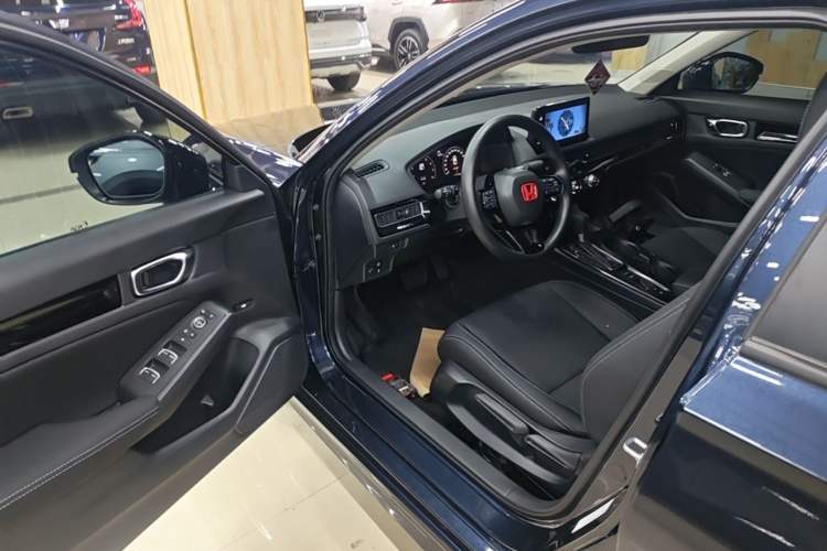 Used Honda Civic 2023 240TURBO CVT Dynamic Edition Driver Seat