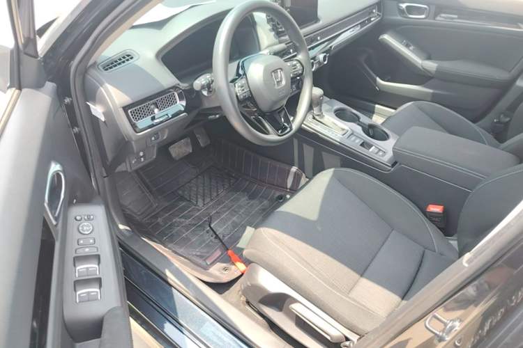 Used Honda Civic 2023 240TURBO CVT Dynamic · Center Stage Special Edition Driver Seat