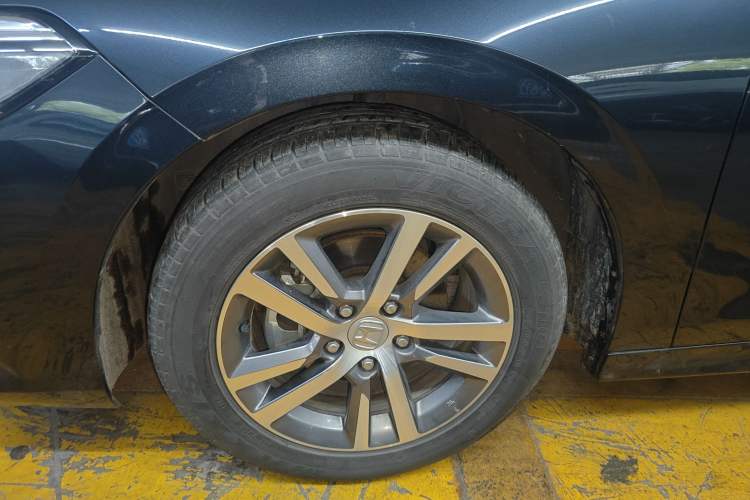 Used Honda Civic 2023 240TURBO CVT Dynamic · Center Stage Special Edition Exterior 4
