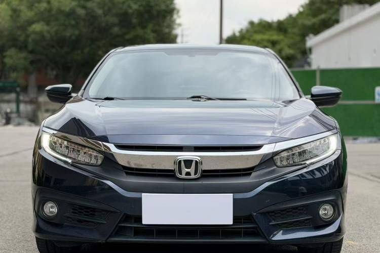Used Honda Civic 2023 240TURBO CVT Dynamic · Center Stage Special Edition Exterior 4