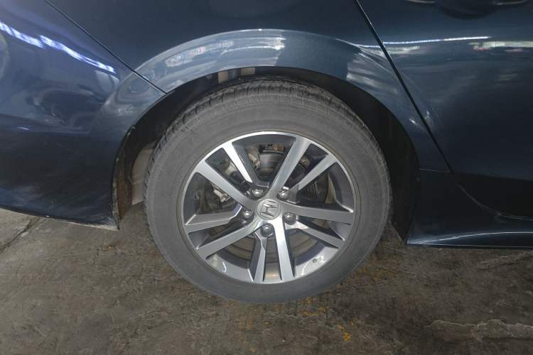 Used Honda Civic 2023 240TURBO CVT Dynamic · Center Stage Special Edition Exterior 5