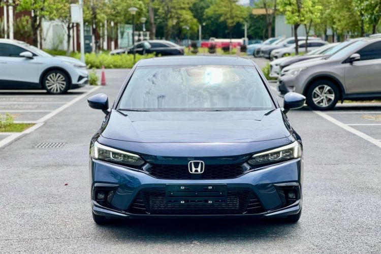 Used Honda Civic 2023 240TURBO CVT Dynamic · Center Stage Special Edition Exterior 5