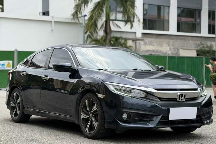 Used Honda Civic 2023 240TURBO CVT Dynamic · Center Stage Special Edition Exterior 5