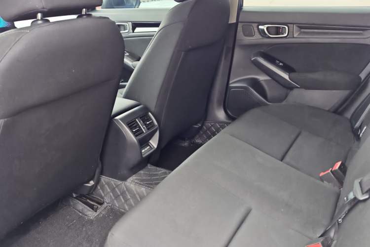 Used Honda Civic 2023 240TURBO CVT Dynamic · Center Stage Special Edition Exterior 7