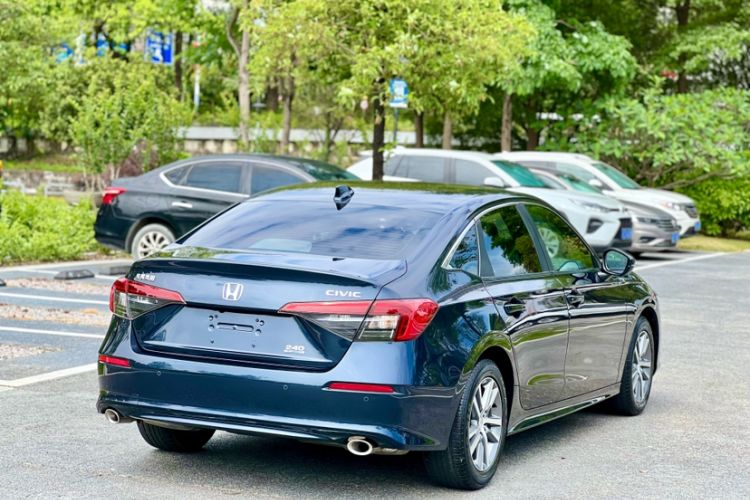 Used Honda Civic 2023 240TURBO CVT Dynamic · Center Stage Special Edition Exterior 7