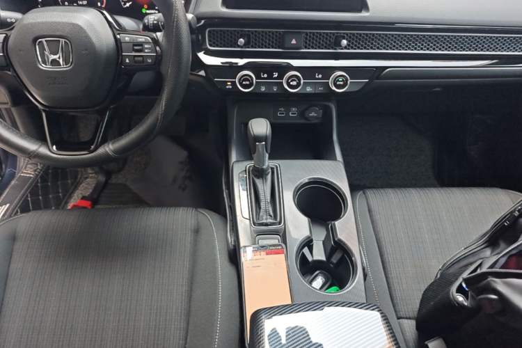Used Honda Civic 2023 240TURBO CVT Dynamic Edition Gear Lever