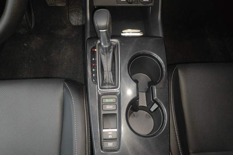Used Honda Civic 2023 240TURBO CVT Dynamic · Center Stage Special Edition Gear Lever