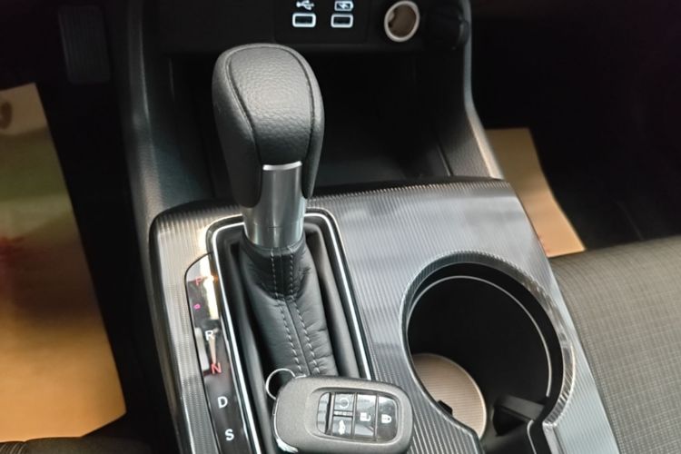 Used Honda Civic 2023 240TURBO CVT Dynamic · Center Stage Special Edition Gear Lever