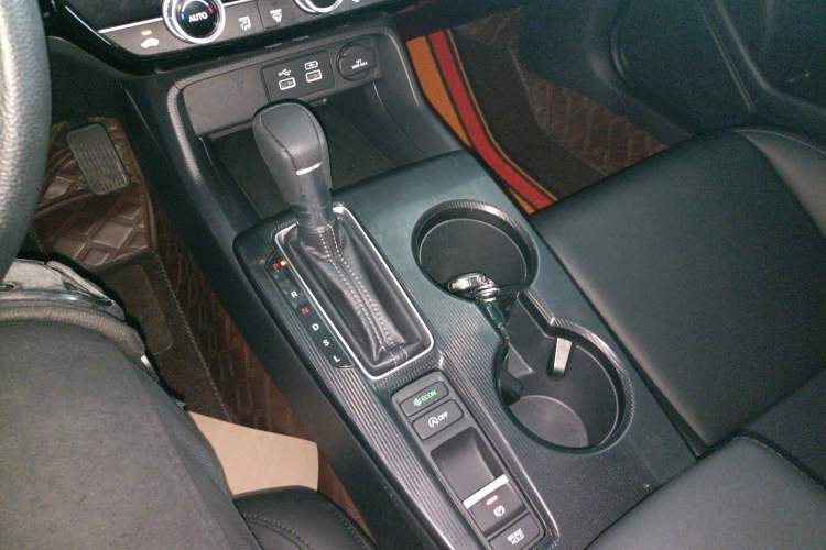 Used Honda Civic 2023 240TURBO CVT Dynamic Edition Gear Lever