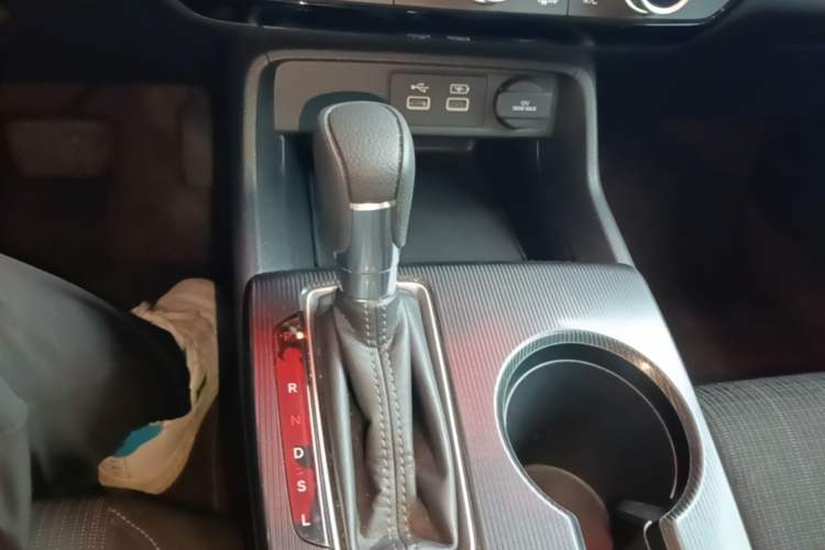 Used Honda Civic 2023 240TURBO CVT Dynamic · Center Stage Special Edition Gear Lever