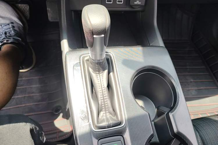 Used Honda Civic 2023 240TURBO CVT Dynamic · Center Stage Special Edition Gear Lever