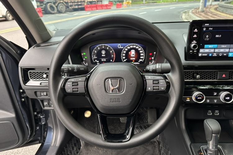 Used Honda Civic 2023 240TURBO CVT Dynamic Edition Interior 11