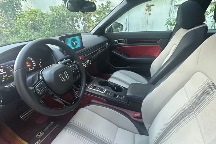 Used Honda Civic 2023 2.0L eHEV Sharp Edition Interior 3