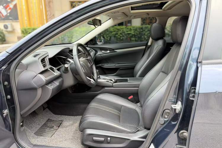 Used Honda Civic 2023 240TURBO CVT Dynamic · Center Stage Special Edition Interior 3