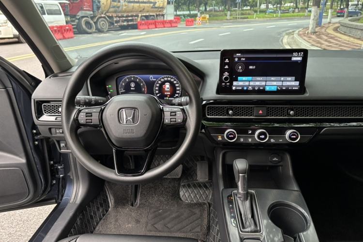 Used Honda Civic 2023 240TURBO CVT Dynamic Edition Interior 3