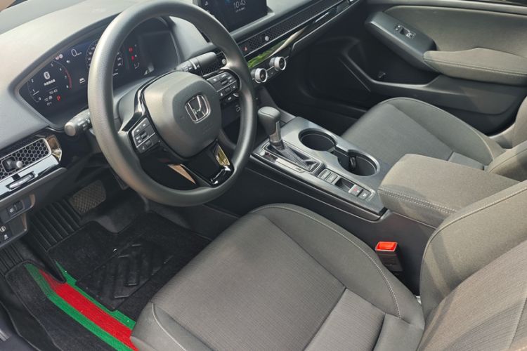 Used Honda Civic 2023 240TURBO CVT Dynamic Edition Interior 3