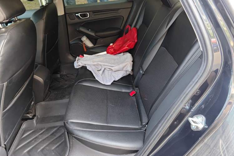Used Honda Civic 2023 240TURBO CVT Dynamic · Center Stage Special Edition Interior 4