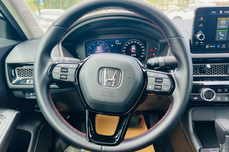 Used Honda Civic 2023 240TURBO CVT Dynamic · Center Stage Special Edition Interior 4