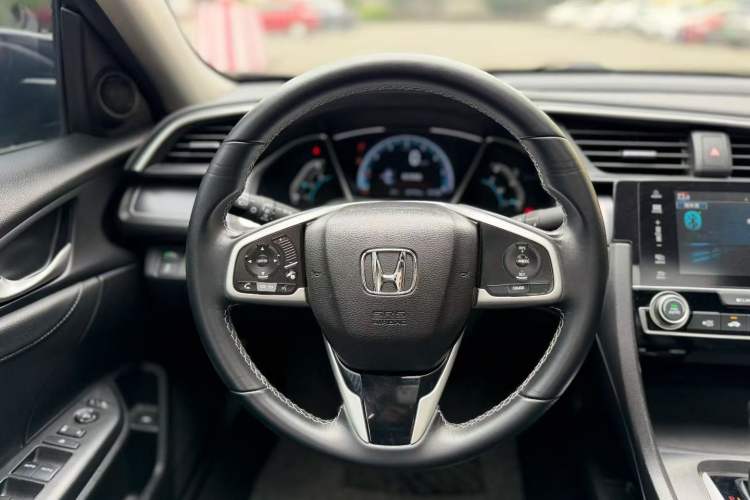 Used Honda Civic 2023 240TURBO CVT Dynamic · Center Stage Special Edition Interior 4