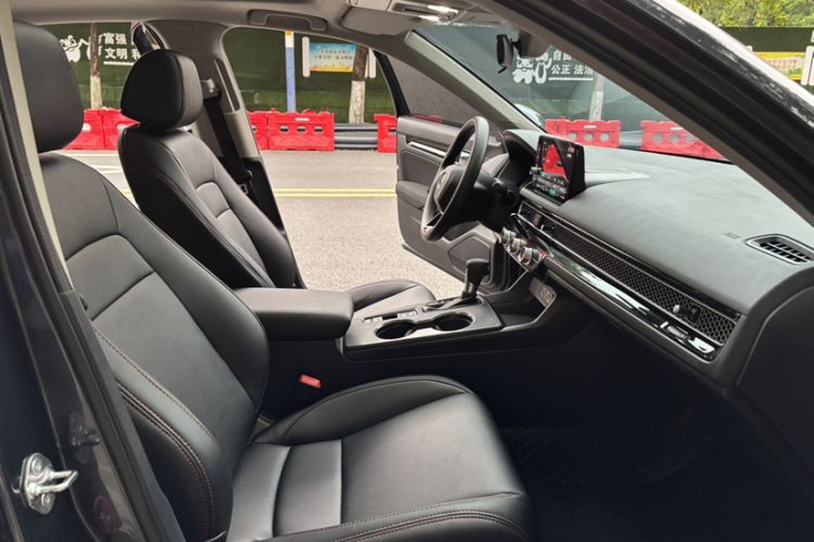 Used Honda Civic 2023 240TURBO CVT Dynamic Edition Interior 5