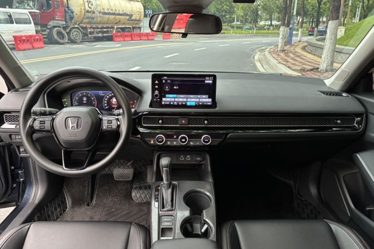 Used Honda Civic 2023 240TURBO CVT Dynamic Edition Interior 6