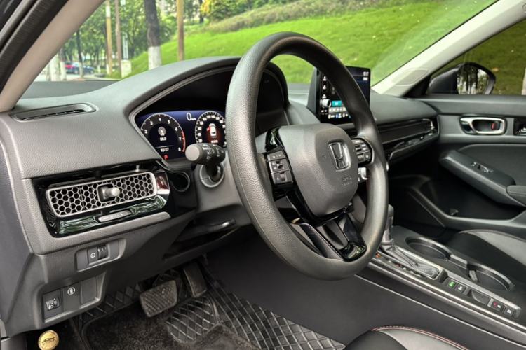 Used Honda Civic 2023 240TURBO CVT Dynamic Edition Interior 7