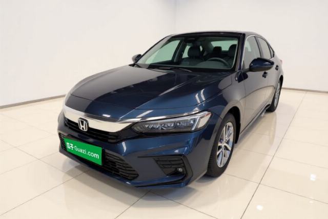 Ojetý Honda Civic 2023 240TURBO CVT Dynamic · Center Stage Special Edition