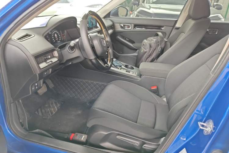 Used Honda Civic 2023 240TURBO CVT Dynamic · Center Stage Special Edition Left Front Seat